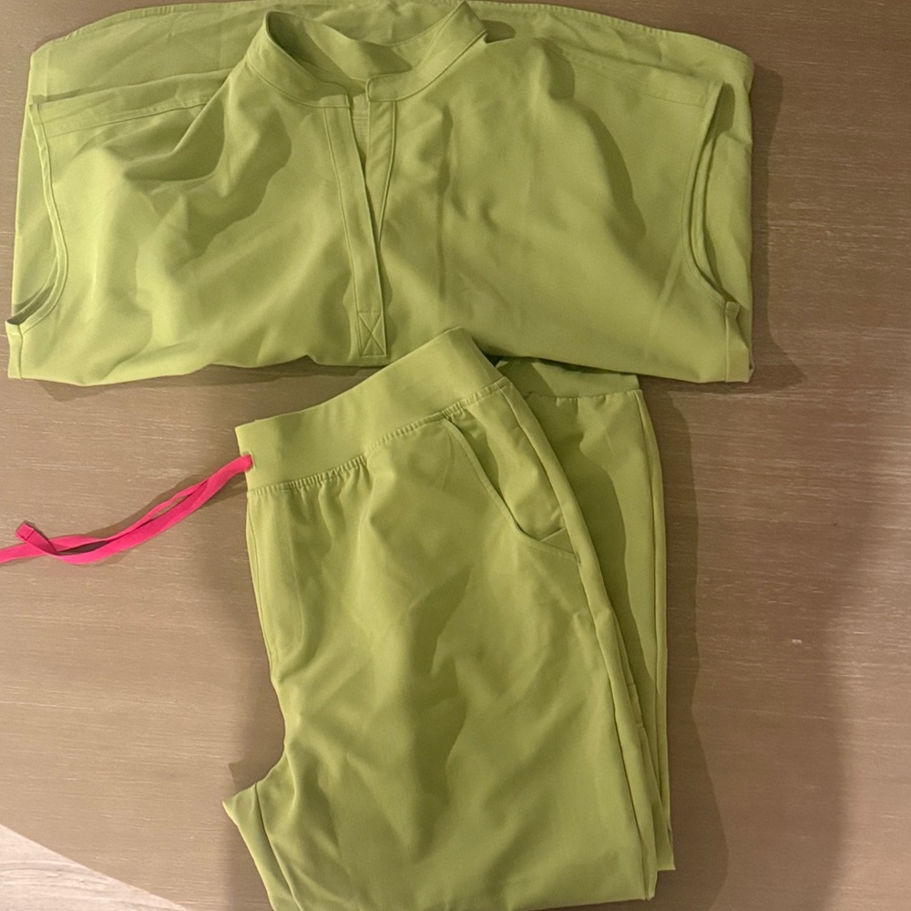 Figs scrubs jogger set
